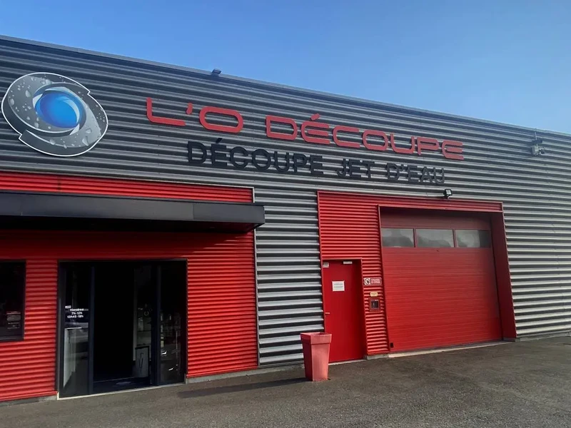 Équipes d'une entreprise de Découpe jet d'eau, Découpe, Découpe inox, Découpe métal, Découpe aluminium, Découpe acier, Découpe plastique à Annecy, Bonneville, Saint-Julien-en-Genevois, Thonon-les-Bains