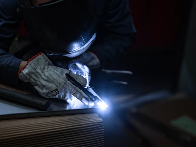 Équipes d'une entreprise de Tôlerie, Chaudronnerie, Découpe laser, Soudure, Prototypage, Découpe, Découpe métal, Découpe aluminium, Découpe inox, Découpe acier, Mécano-soudure, Soudure laser à Lyon, Villefranche-sur-Saône