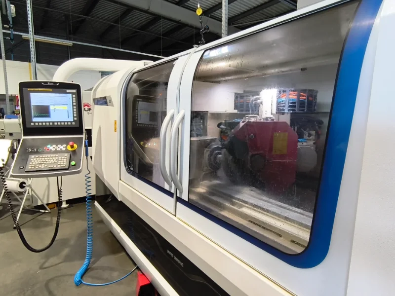 Équipes d'une entreprise de Mécanique de précision, Prototypage, Usinage, Décolletage, Atelier d'usinage, Rectification à Pau, Bayonne, Oloron-Sainte-Marie