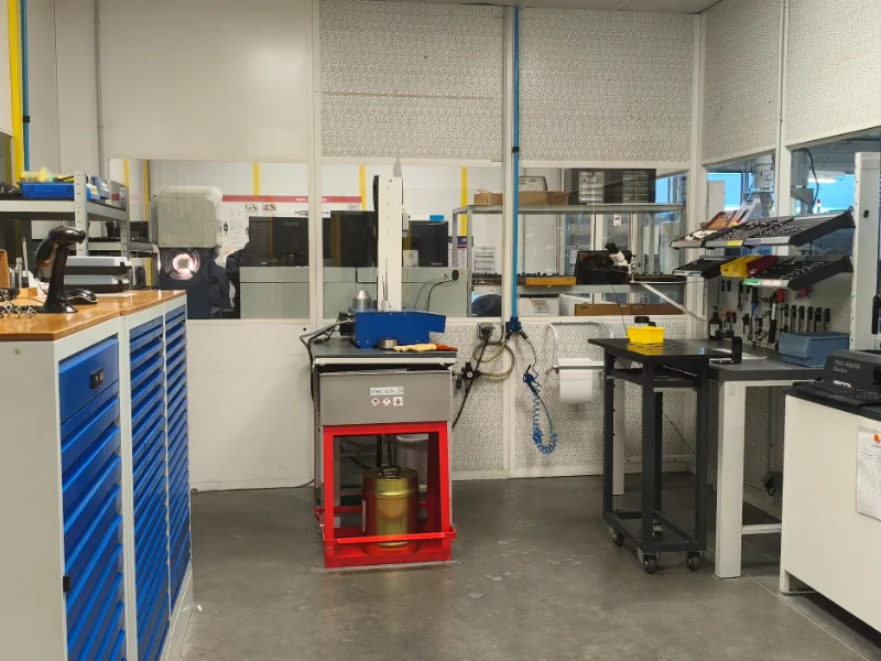 Équipes d'une entreprise de Mécanique de précision, Prototypage, Usinage, Décolletage, Atelier d'usinage, Rectification à Pau, Bayonne, Oloron-Sainte-Marie