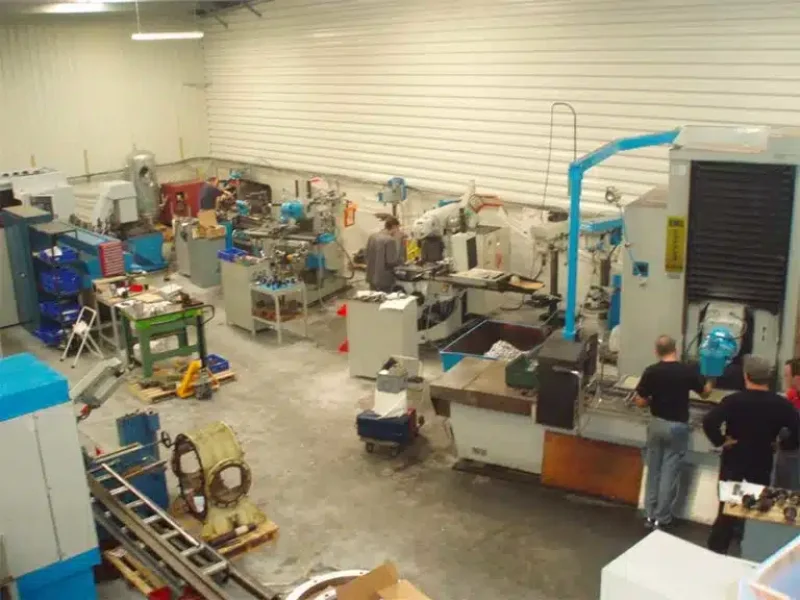 Équipes d'une entreprise de Usinage, Chaudronnerie, Prototypage, Mécanique de précision, Atelier d'usinage à Nantes, Châteaubriant, Saint-Nazaire