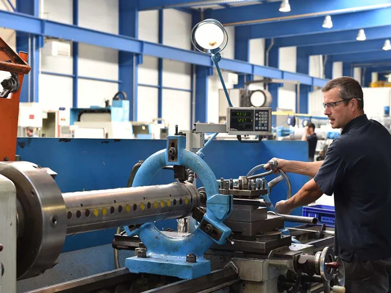 Équipes d'une entreprise de Usinage, Chaudronnerie, Prototypage, Mécanique de précision, Atelier d'usinage à Nantes, Châteaubriant, Saint-Nazaire