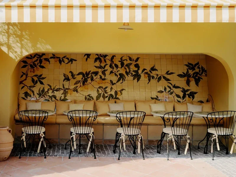 Salariés et locaux de Céramiques du Beaujolais :  - Rhône