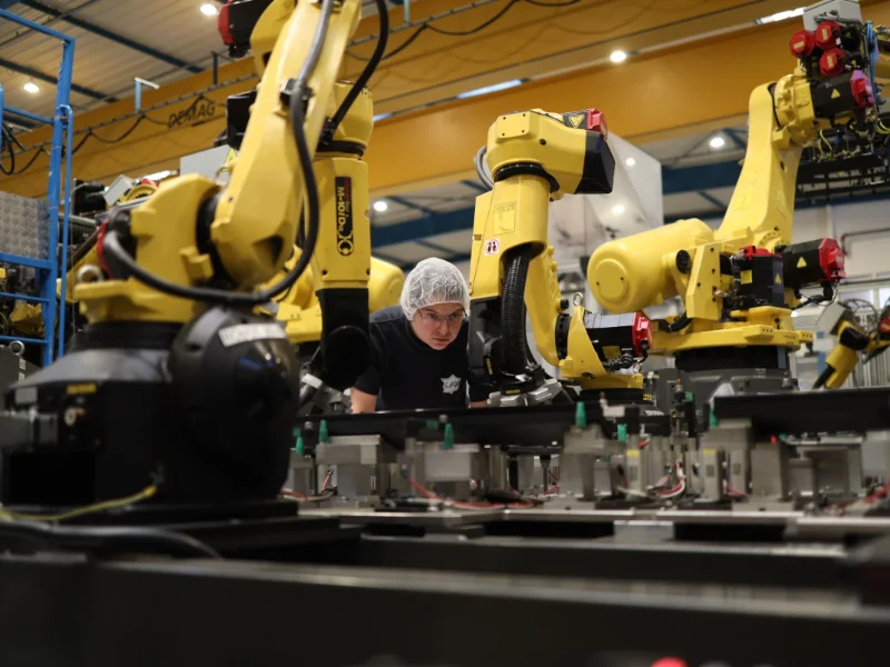 Équipes d'une entreprise de Injection plastique, Extrusion plastique, Fabrication de machines spéciales à Rennes, Fougères, Redon, Saint-Malo