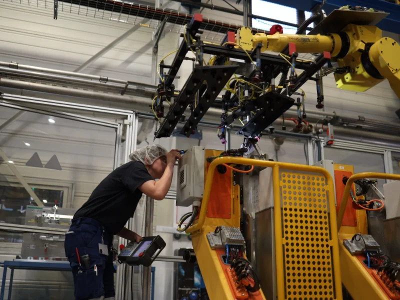 Groupe LFP - Transformateur intégré en injection et extrusion‑gonflage avec bureau d'études et machines spéciales