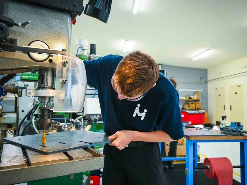 Équipes d'une entreprise de Mécanique de précision, Usinage, Atelier d'usinage à Blois, Vendôme, Romorantin-Lanthenay