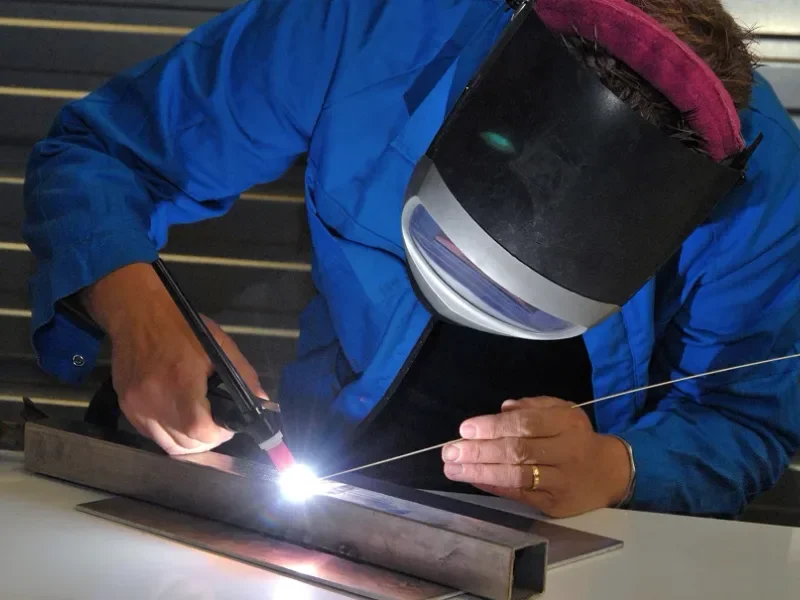 Salariés et locaux de CGMP Industrie : Mécanique de précision, Mécano-soudure, Prototypage, Usinage, Atelier d'usinage - Vienne