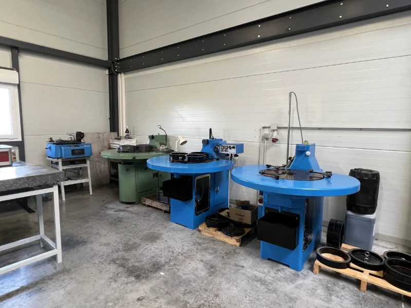 Équipes d'une entreprise de Mécanique de précision, Rectification, Usinage, Atelier d'usinage à Valence, Die, Nyons
