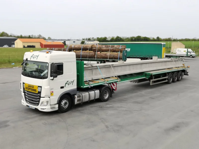 Salariés et locaux de Transports Roy :  - Jura