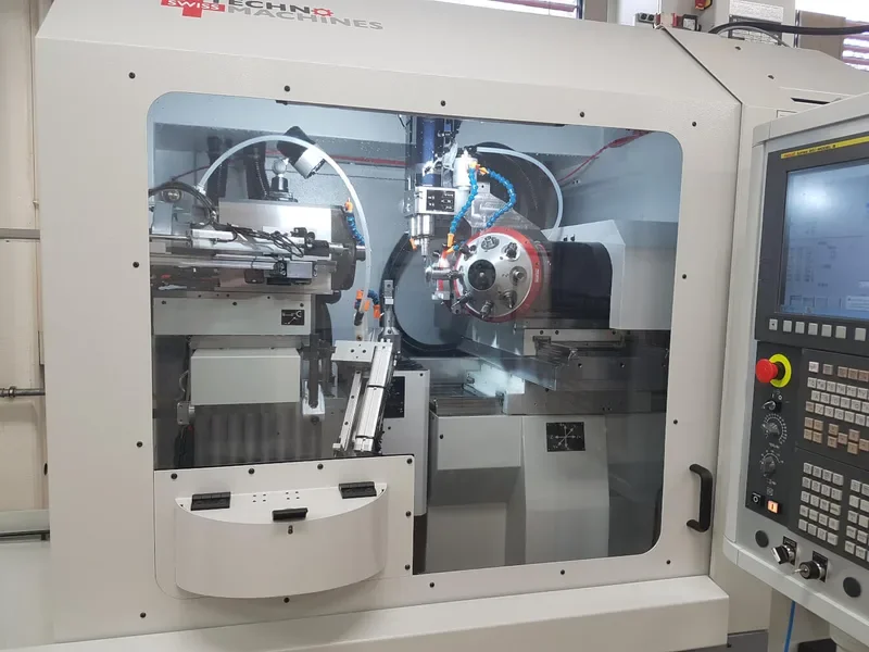 Équipes d'une entreprise de Fabrication de machines, Fabrication de machines spéciales à 
