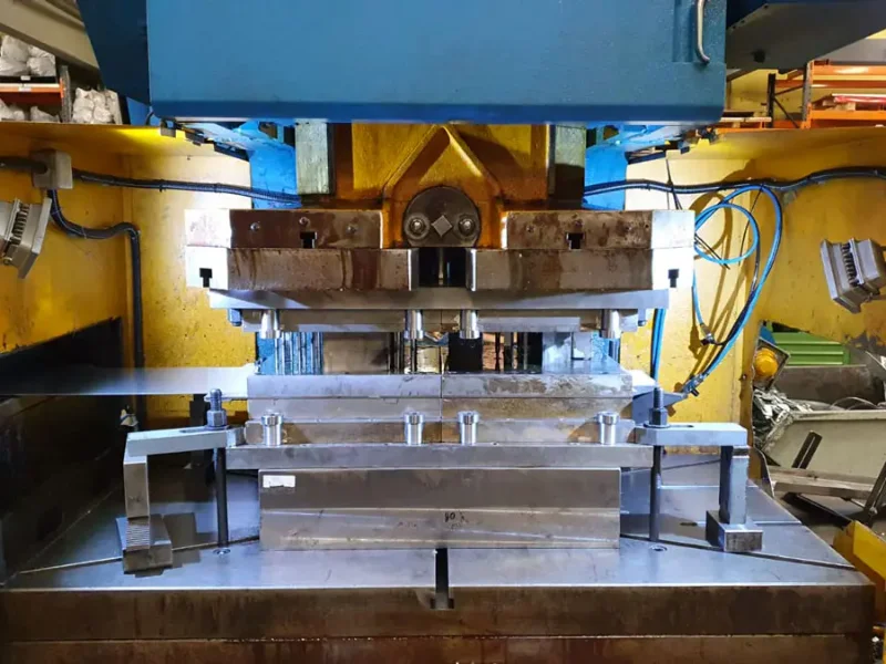 Kuchly - Découpe, pliage et emboutissage de pièces métalliques en acier, aluminium et inox