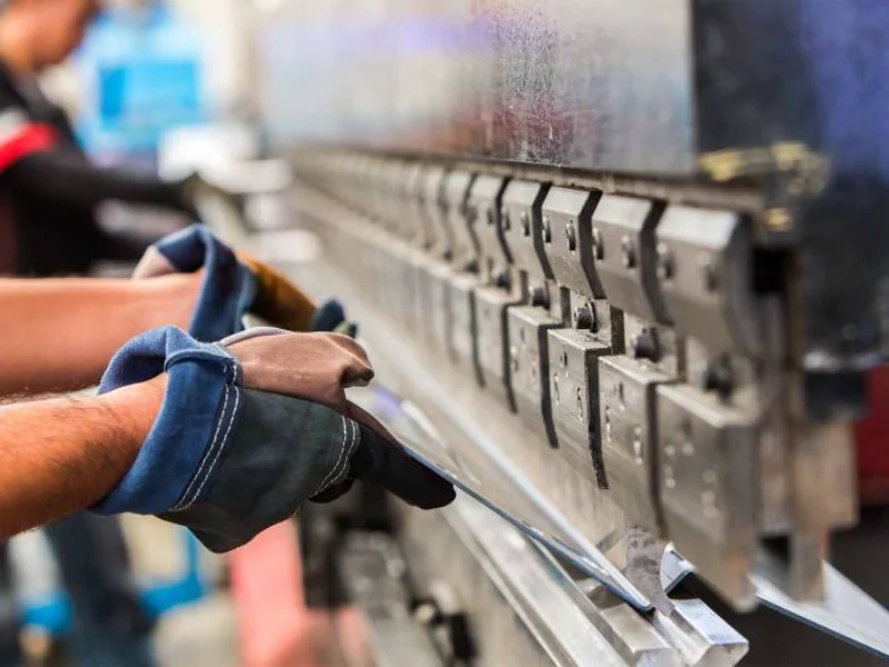 Descombes Préciméca - Fabricant français de machines-outils neuves et reconditionnées pour la tôlerie industrielle