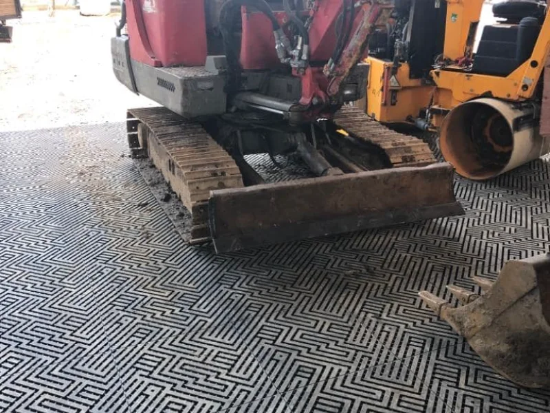 Terrafloor - Fabricant français de dalles de sol clipsables en polypropylène pour intérieurs et extérieurs