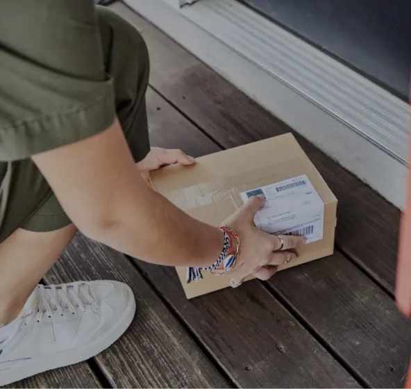 Driver Partner delivering package.