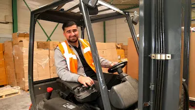 Werkfit maken van statushouders via training en ontwikkeling binnen een leerwerktraject.