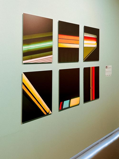 Fotografien an der Wand