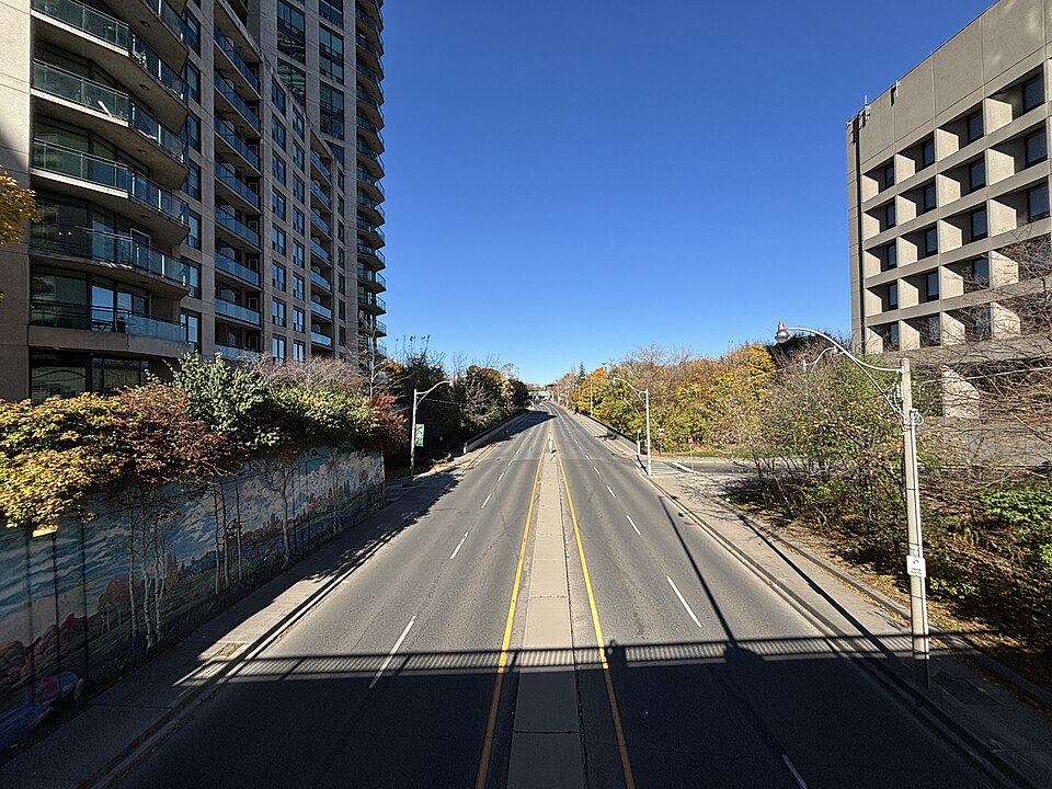View north along Mount Pleasant Road in Toronto, with local streets and buildings.