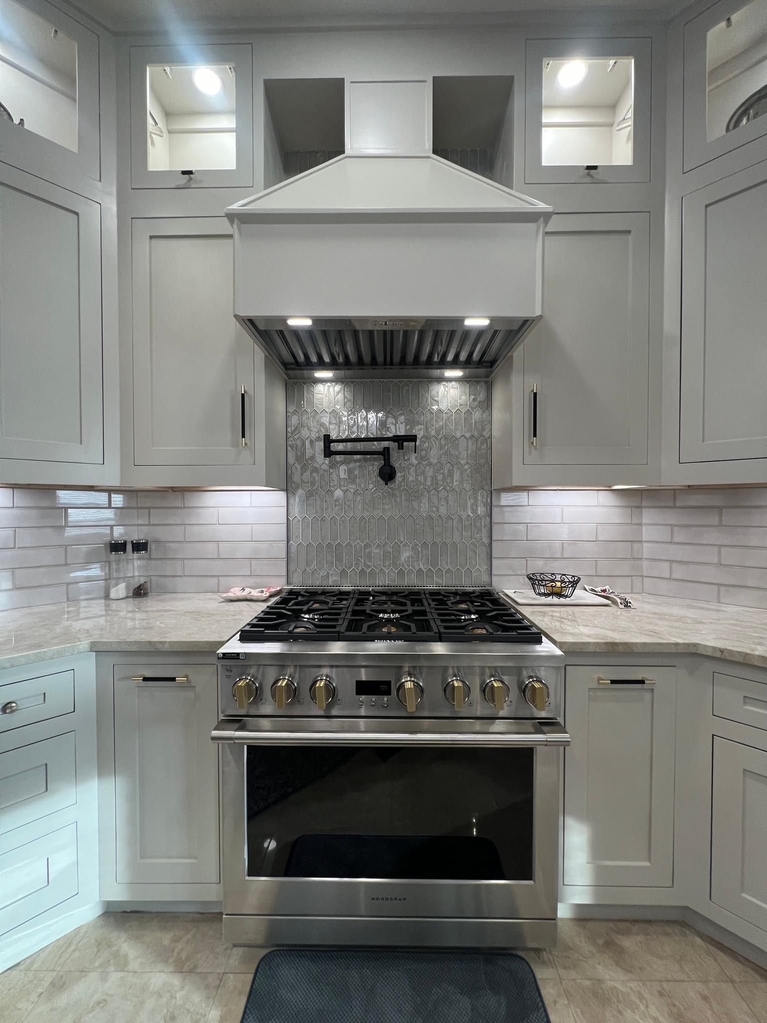 Where Do I Sign a Kitchen Cabinet Contract in Jersey Village?