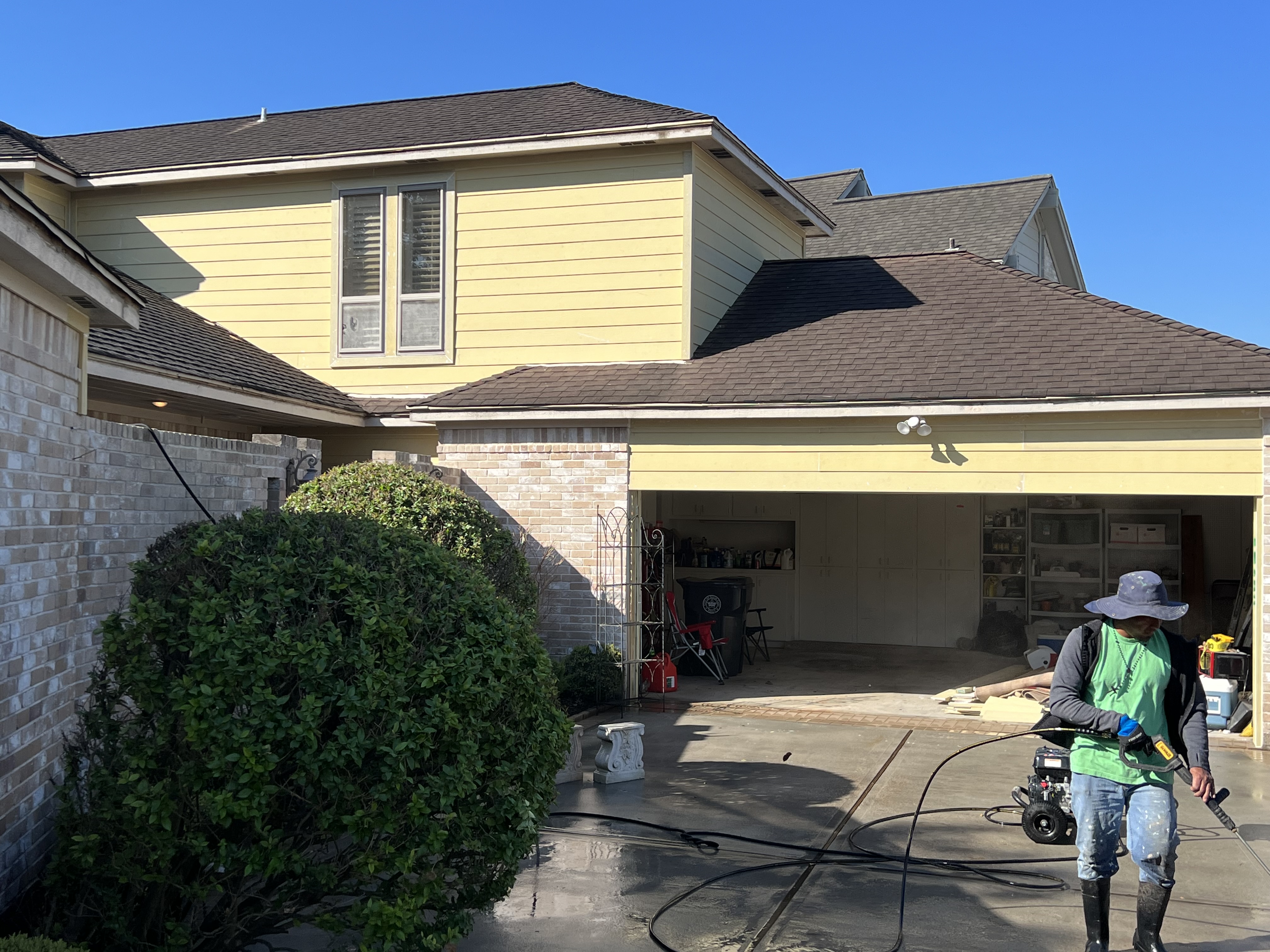 Is It Cheaper to Paint Your Interior and Exterior Together in Sugar Land?