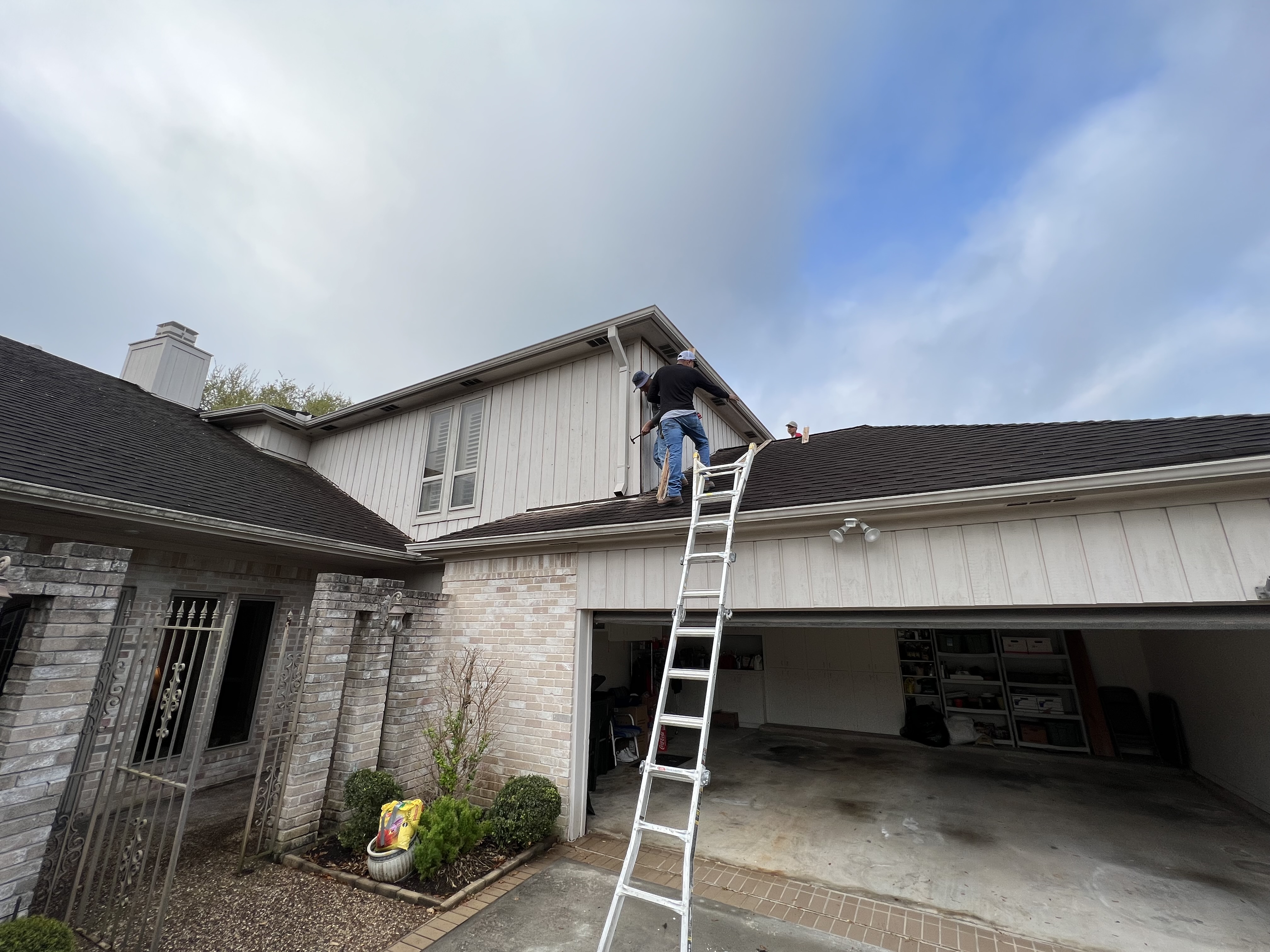 Is It Cheaper to Paint Your Interior and Exterior Together in Sugar Land?