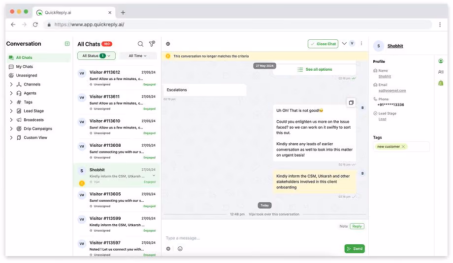 Central WhatsApp CRM dashboard with open chats and customer information.