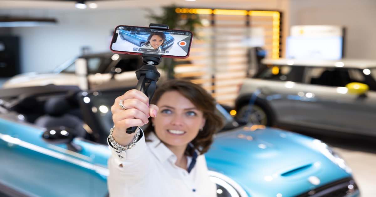 A sales rep records a personalized video walkaround for an internet lead using VentaVid