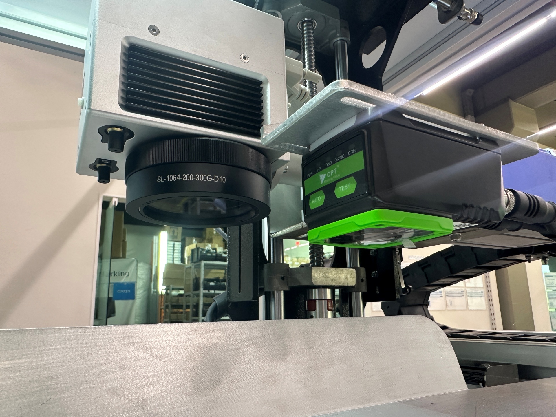 Sistema de visão integrado à máquina de gravação a laser.