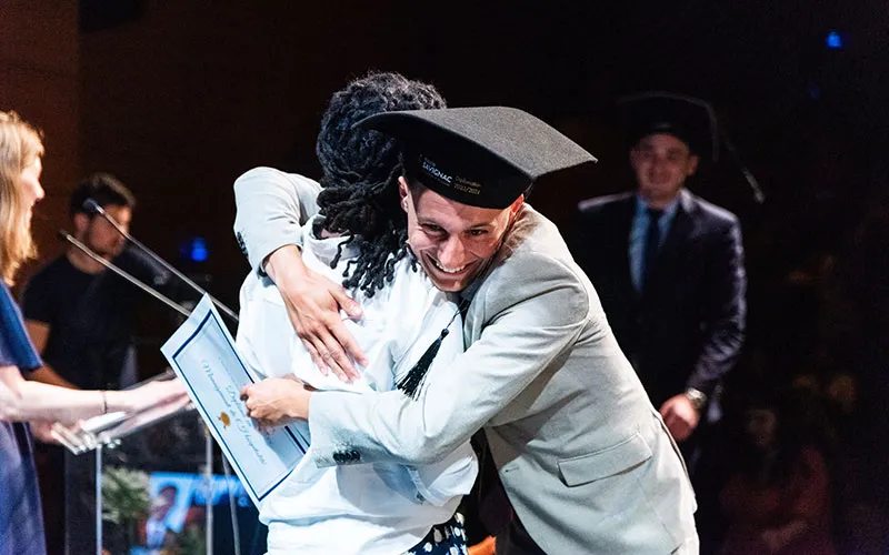 étudiants à la remise des diplômes de Savignac