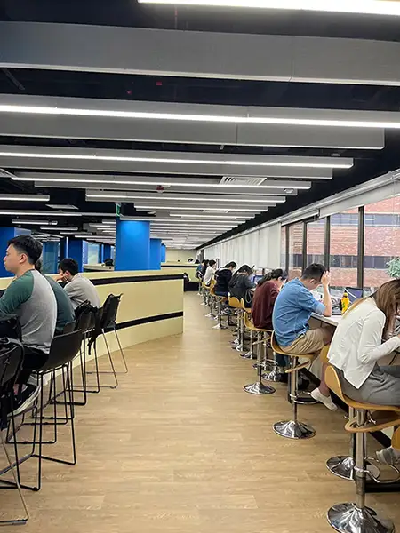 dans l'université asiatique