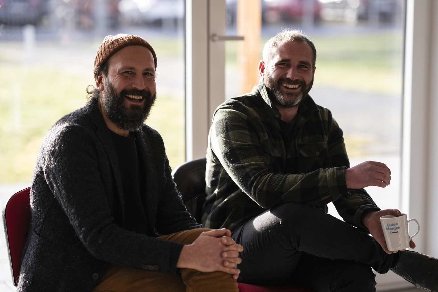 Ein Mann mit einem Hund von FellFibel