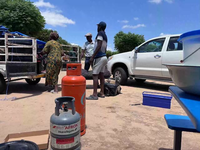 alles: von der Grfriertruhe über gaskocher bis zur Marmelade