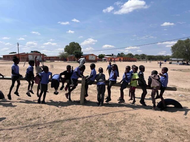 eine Wippe für die kleineren Kinder