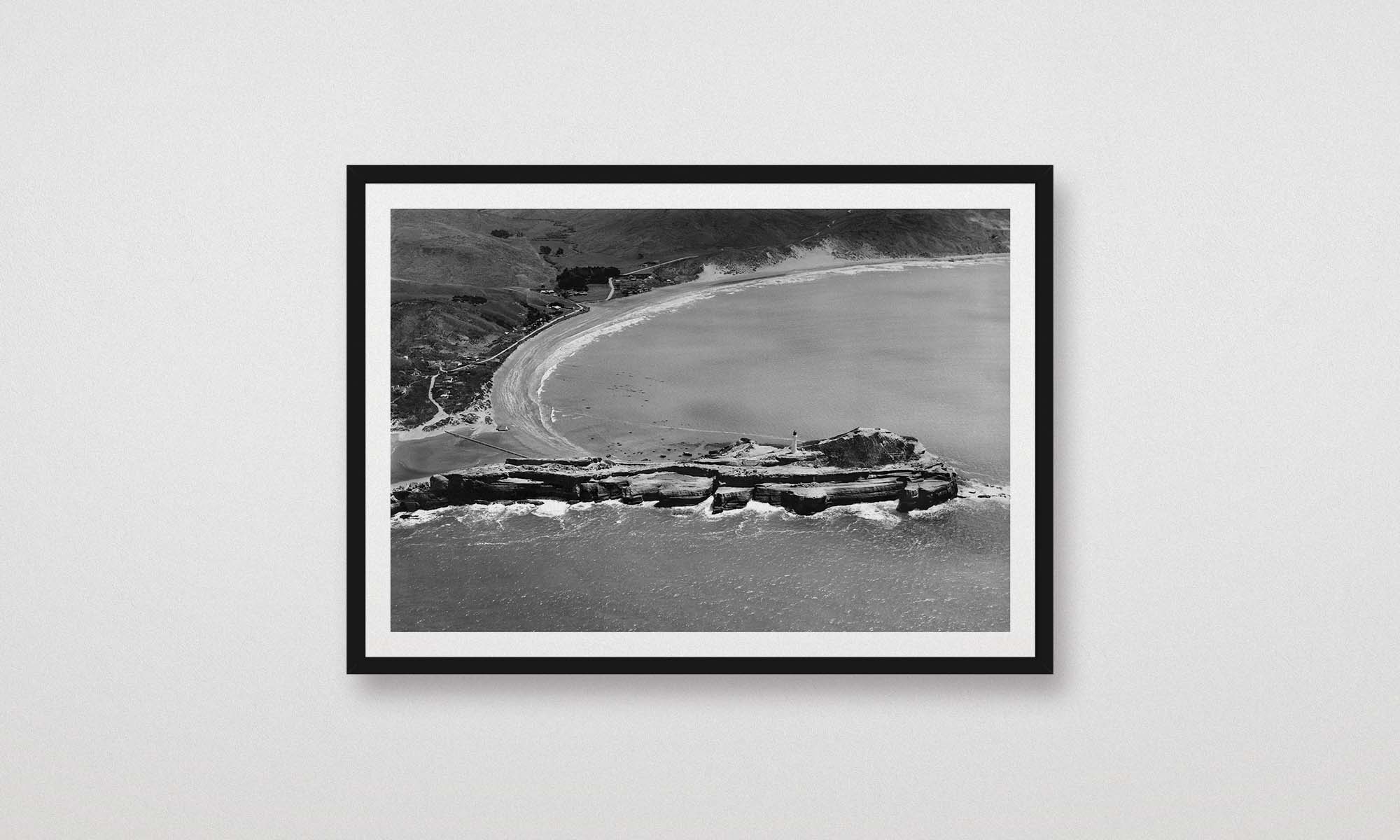 castlepoint-lighthouse-1949-black-framed-vintage-poster-print