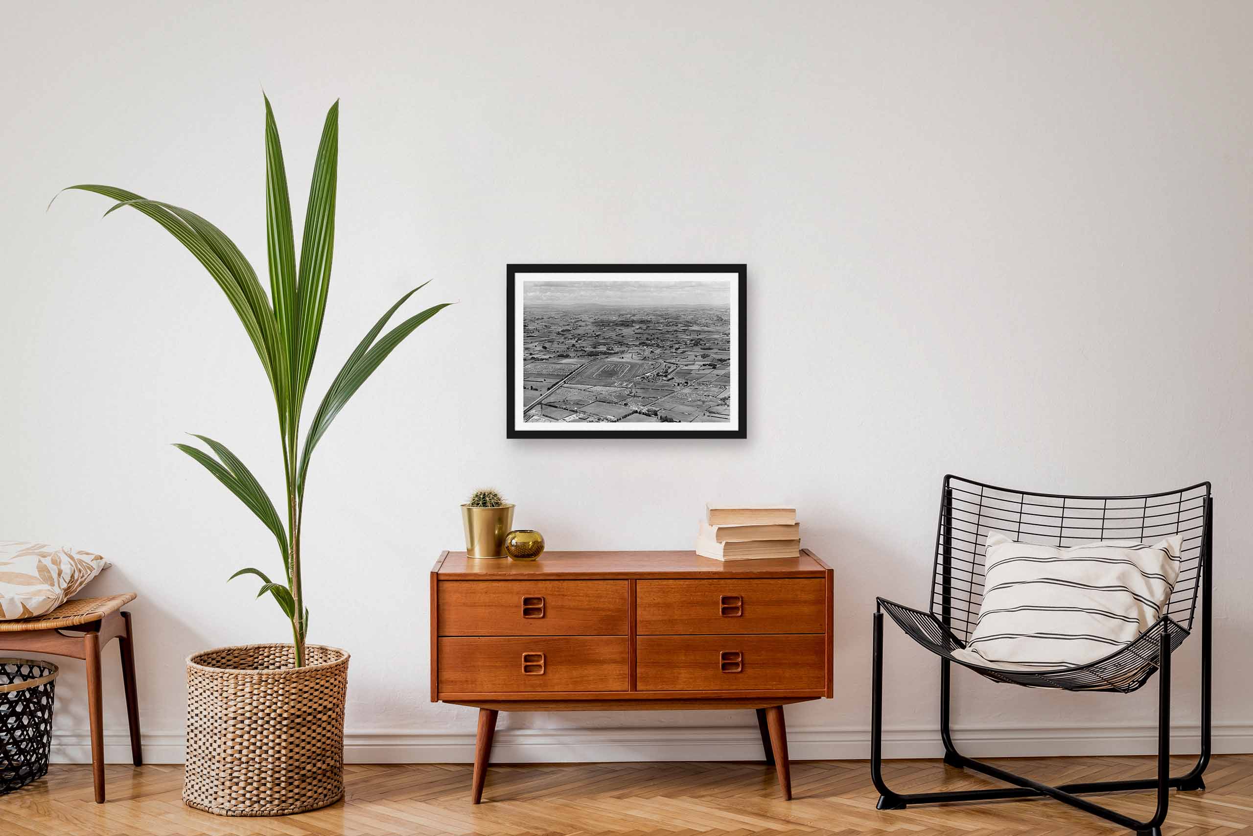 pukekohe-raceway-auckland-nz-grand-prix-1963-whites-aviation-interior-black-framed-poster-print