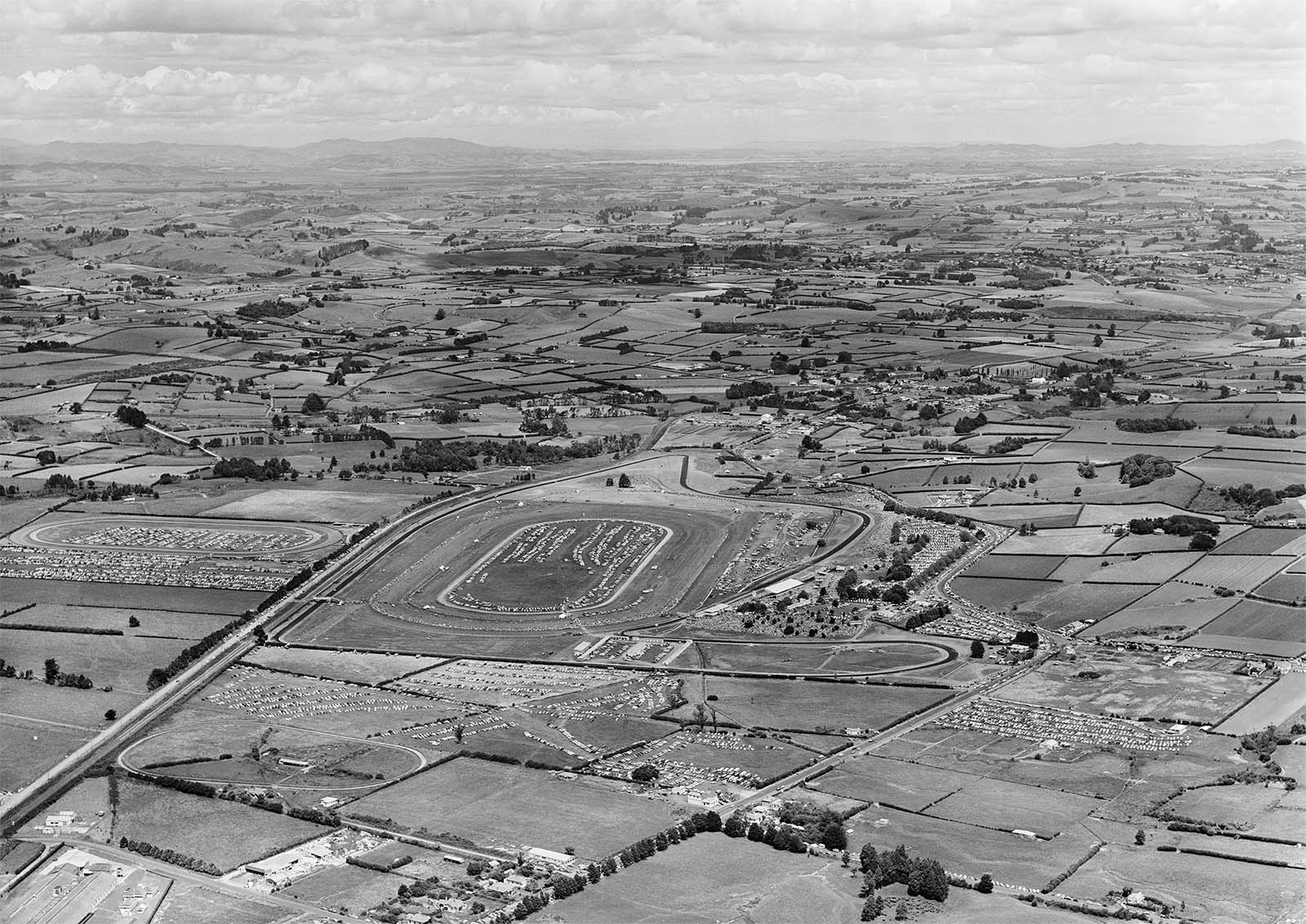 pukekohe-raceway-auckland-nz-grand-prix-1963-whites-aviation-black-framed-poster-print
