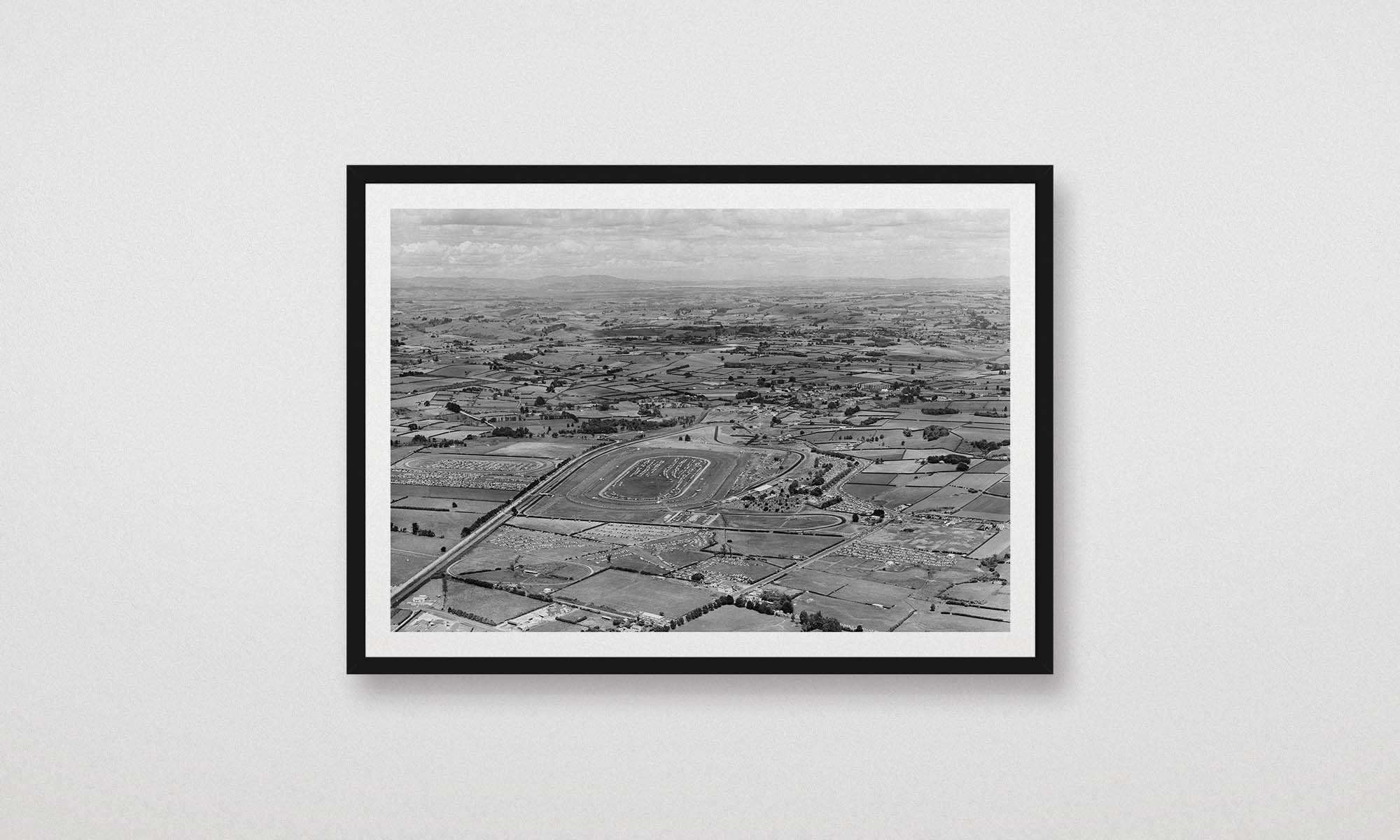 pukekohe-raceway-auckland-nz-grand-prix-1963-whites-aviation-black-framed-poster-print