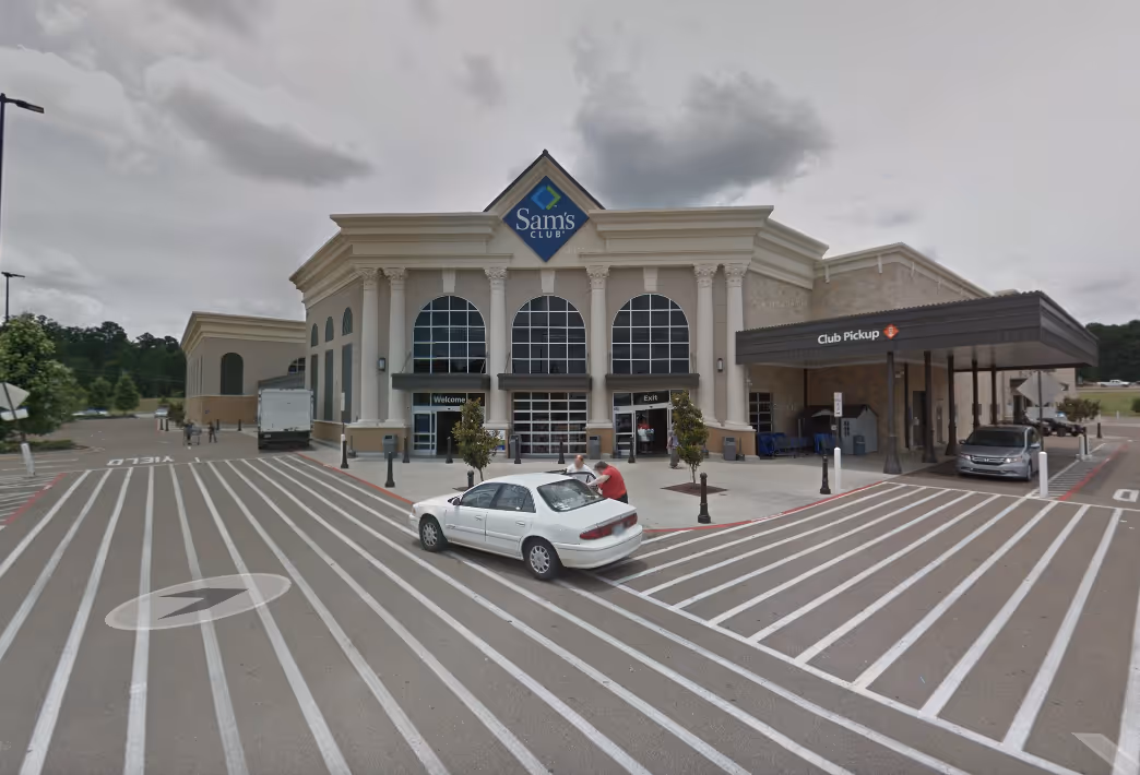 A photo of a Sam's Club by Wya107, CC BY-SA 4.0, via Wikimedia Commons
