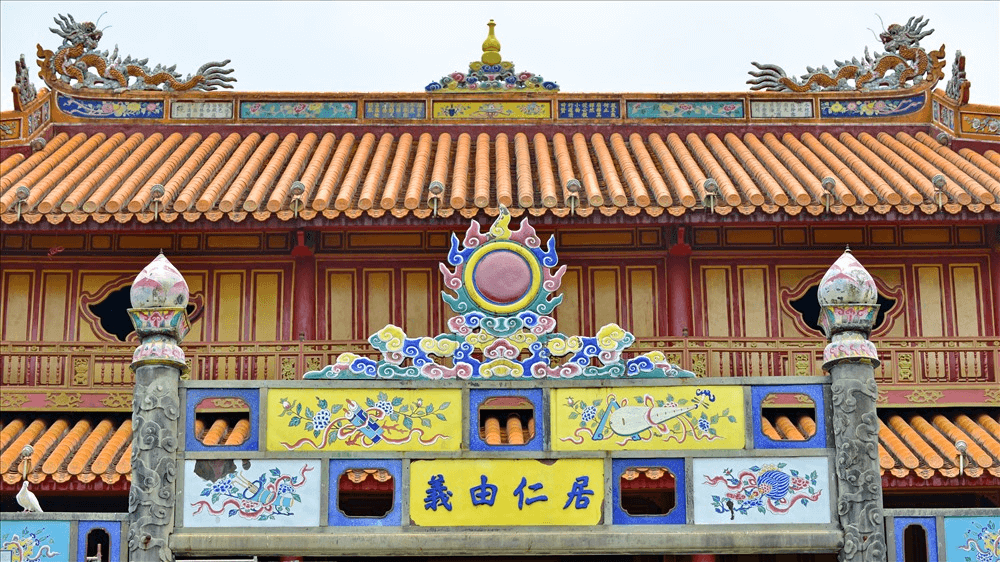 enamel art work infront of Khai Dinh Palace