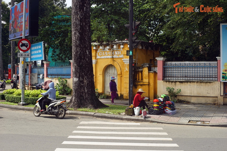 Image 1 :A pedestrian entrance of Phiên An Citadel (not the main gate used for horses and carriages)