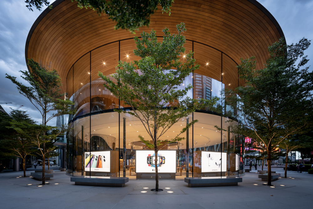 Apple Store with ultra clear Glass