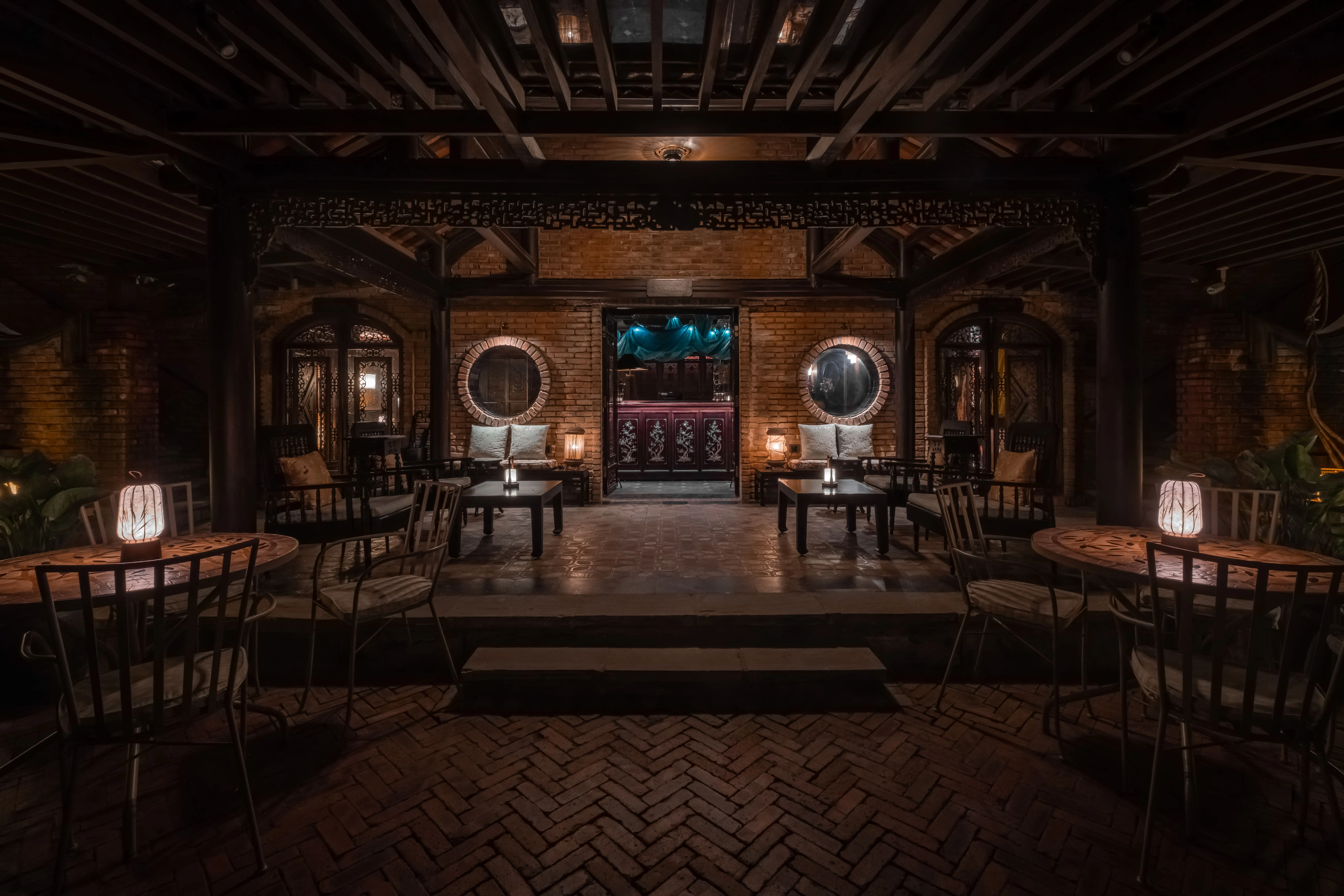 “An inside look at the Evening Bar of Ancient Hue Garden House, located in Hue City – Van Xuan Bar