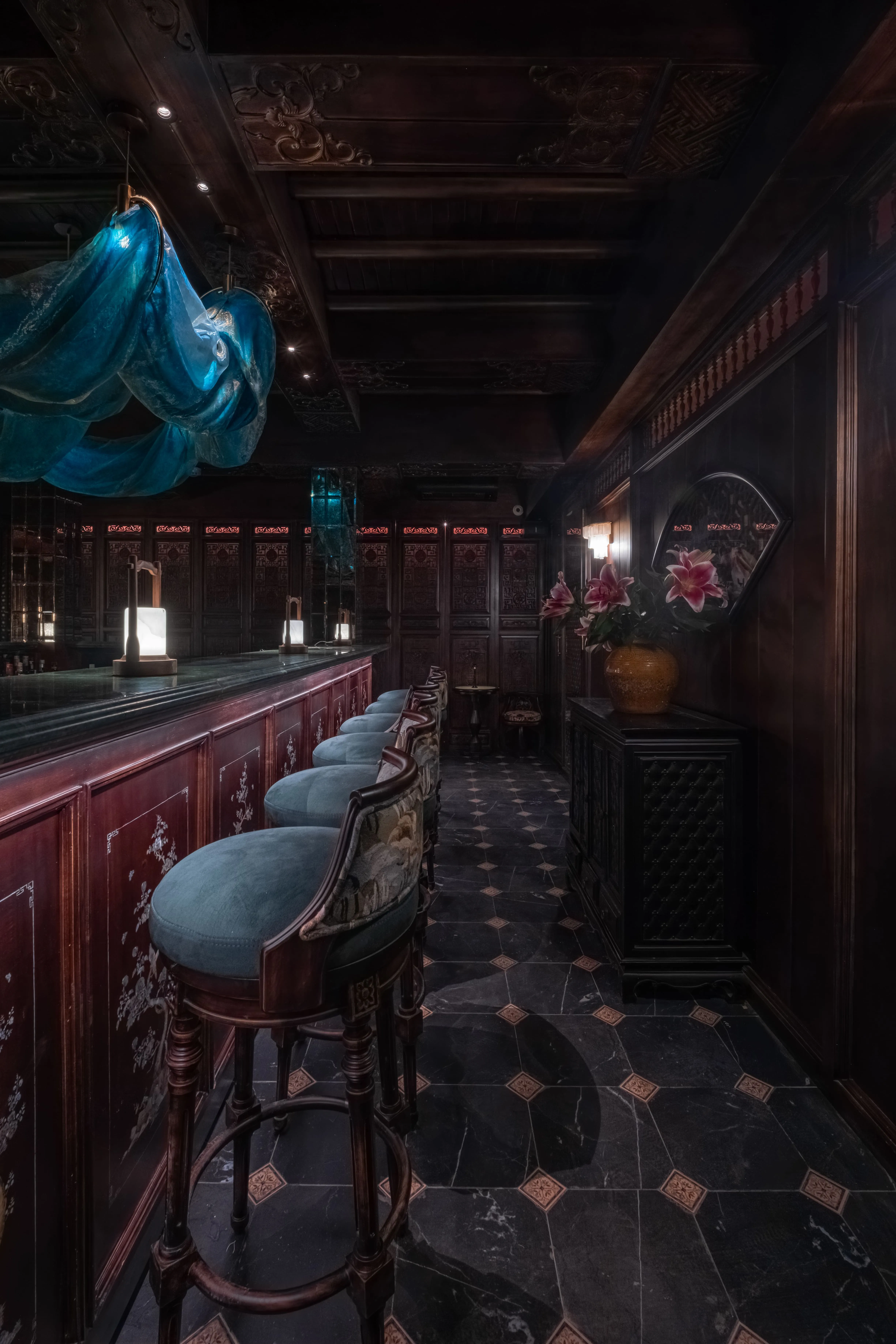 “An inside look at the Evening Bar of Ancient Hue Garden House, located in Hue City – Van Xuan Bar