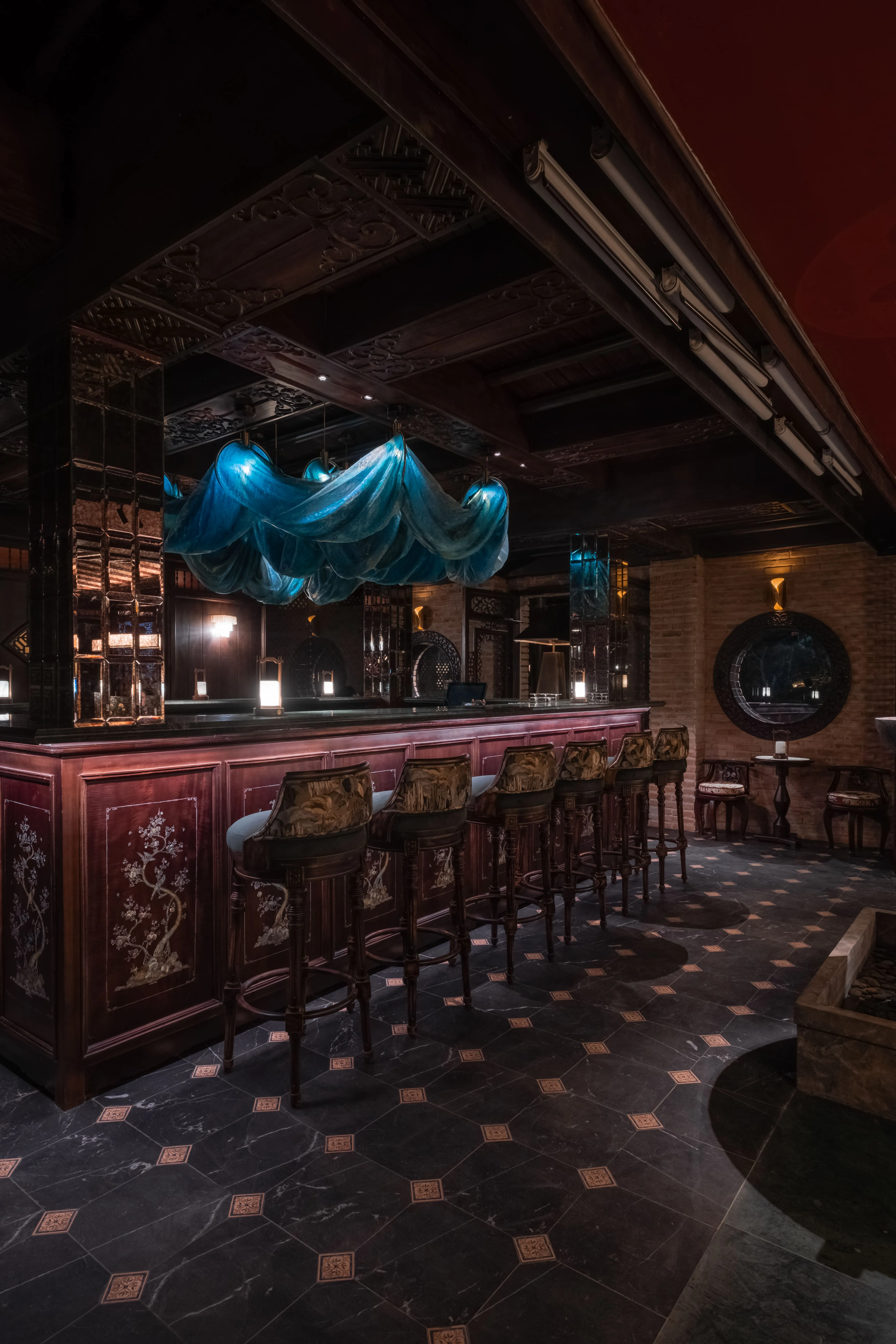 “An inside look at the Evening Bar of Ancient Hue Garden House, located in Hue City – Van Xuan Bar