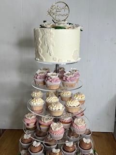 cupcakestower rosa weiss