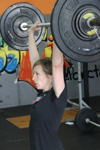 Baukje puts the bar overhead