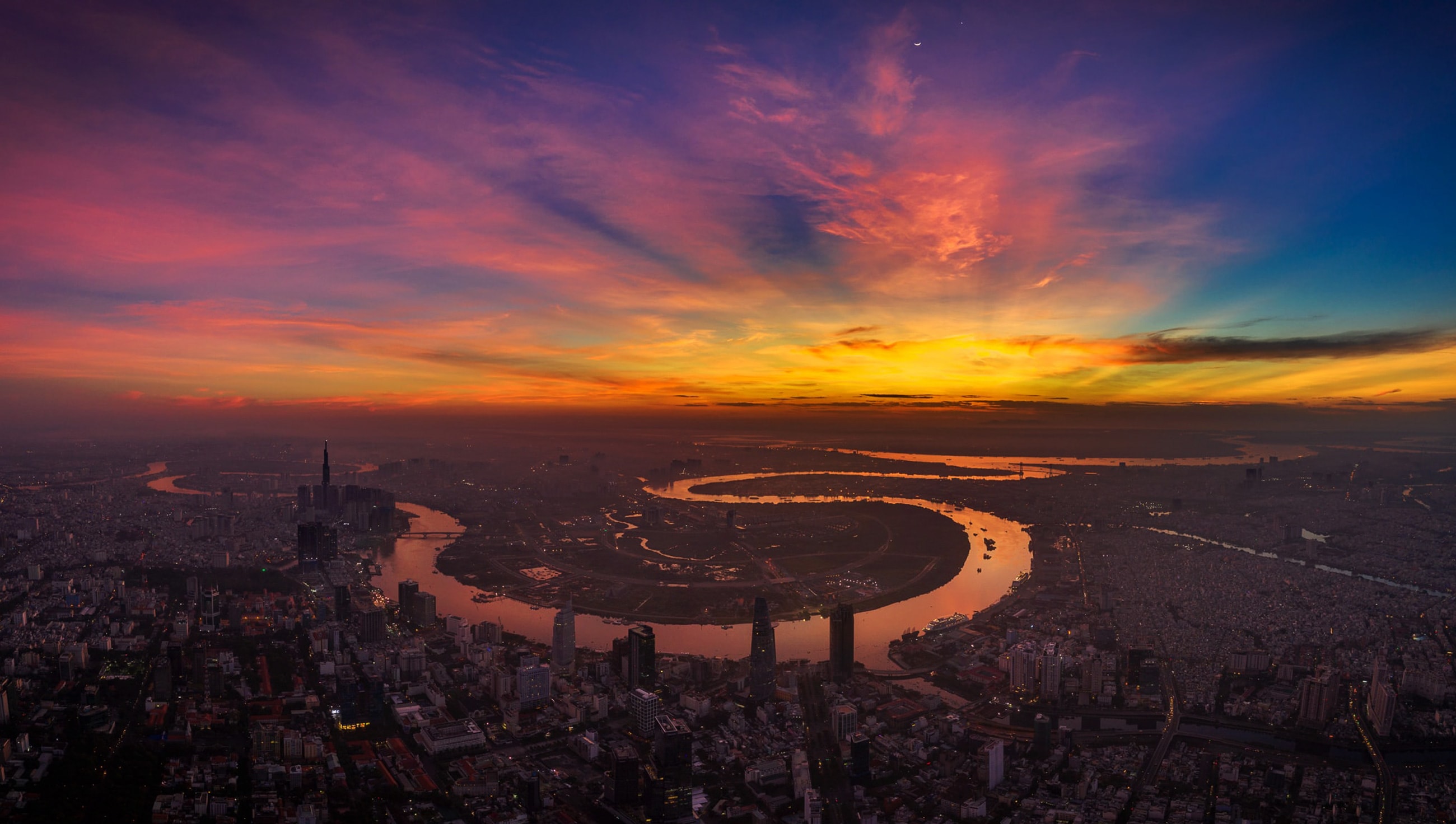 Nguyen Huu Phuc Portfolio - Contact Page - Background Saigon Ariel View - Vietnam