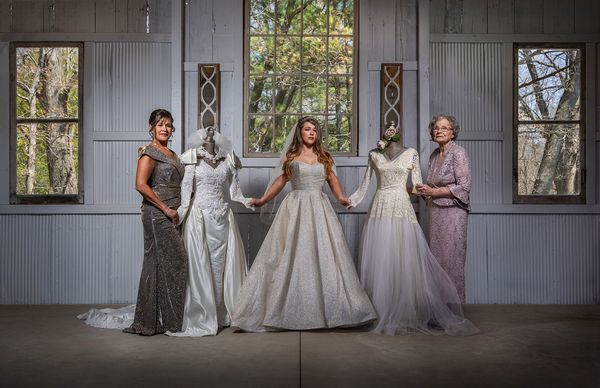 © Amber Henry-Spencer / Silver Award / Wedding Division / Wedding Party / Family and Friends / Finalist