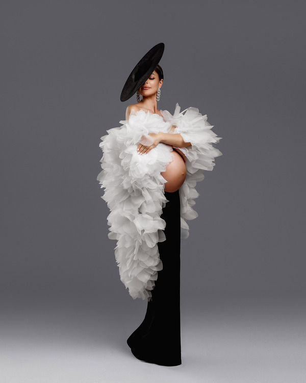 © Julia Schill / Silver Award / Portrait Division / Maternity / Finalist