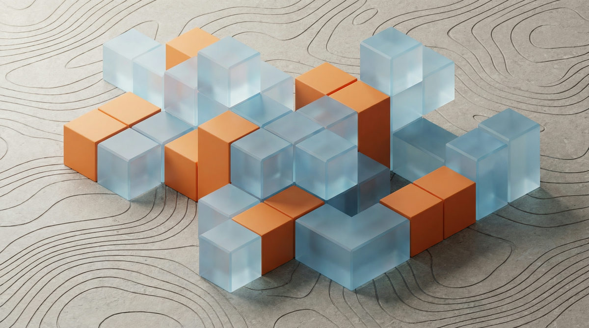 Stanowisko pracy influencera modowego z akcesoriami, próbkami materiałów i sprzętem fotograficznym