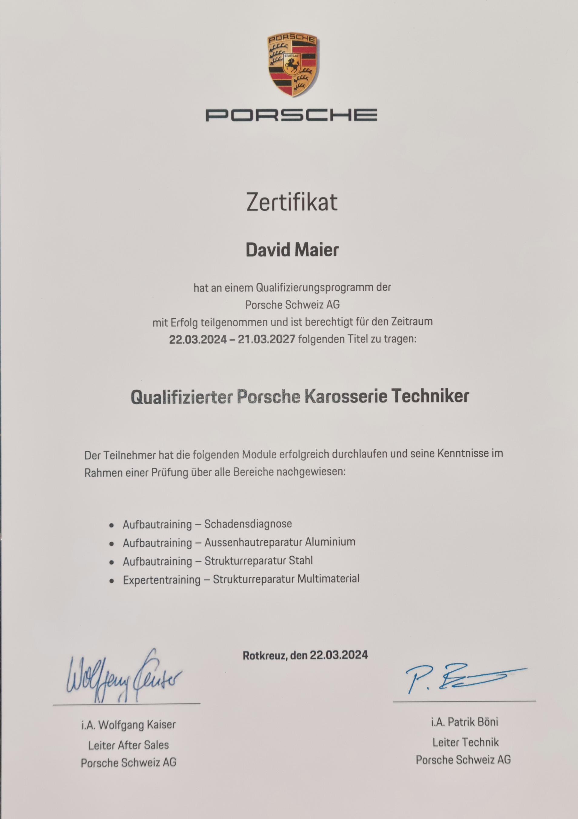 Qualifizierter Porsche Karosserie Techniker
